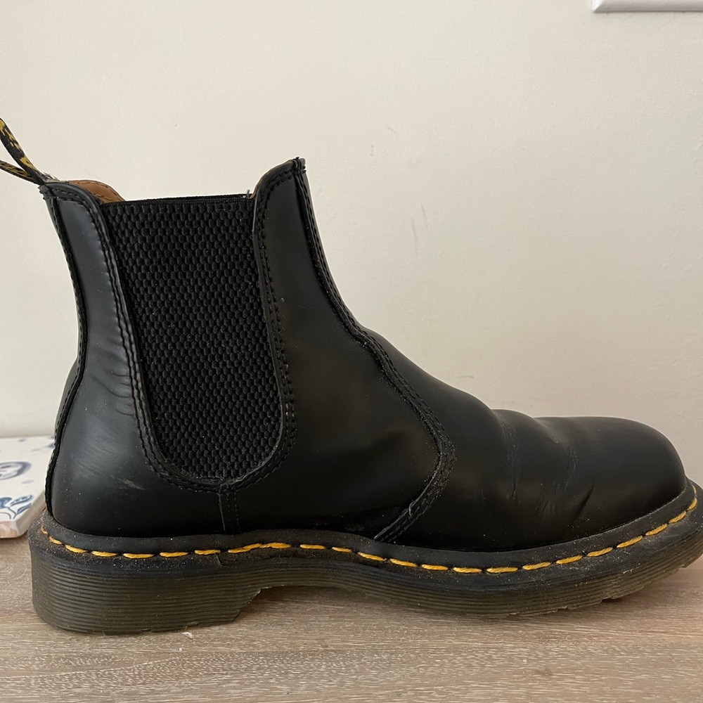 Dr Marten 2976 Leather Chelsea Boots